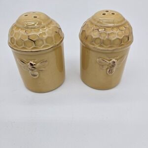 Boston International Embossed Stoneware Honeycomb Salt & Pepper